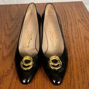 Salvatore Ferragamo Black Patent Leather Pumps w/ 2 Gold Ring Accents 7 1/2 B